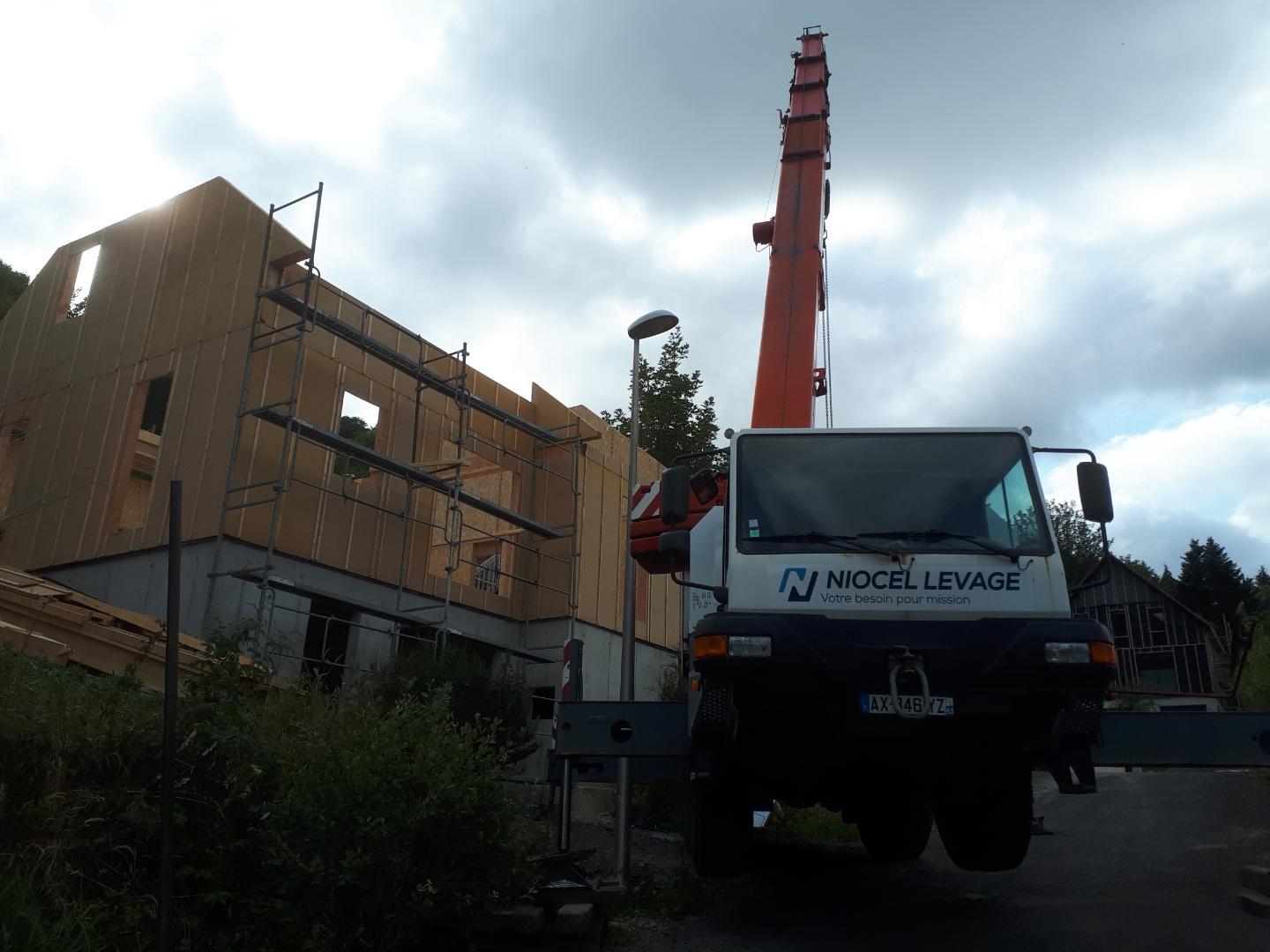 Montage avec une grue